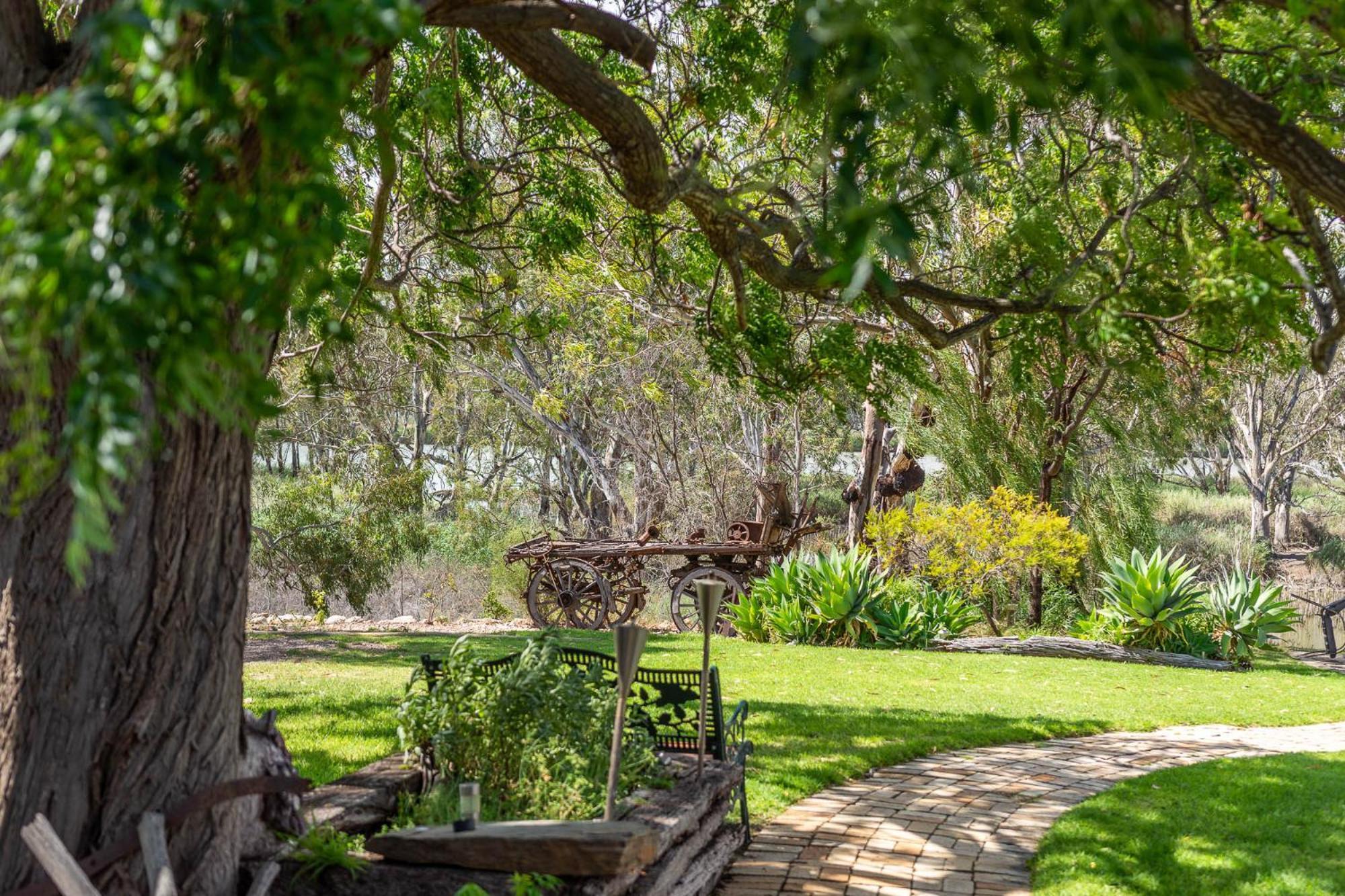 Lake Bywater Cottage Walker Flat Exterior foto